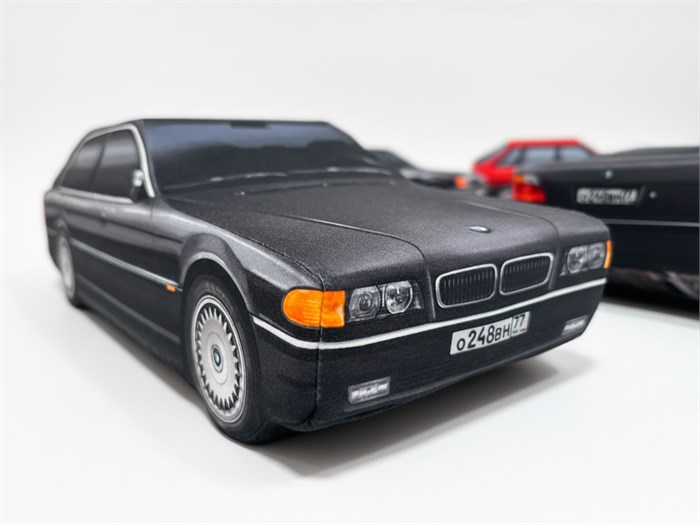 Мягкая игрушка-подушка-сувенир «BMW E38» — стиль и комфорт в деталях 188687