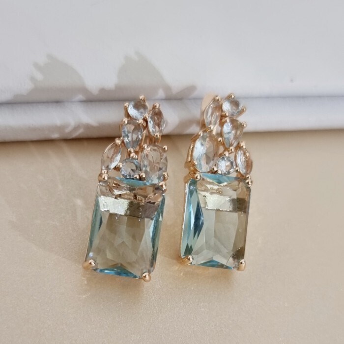 Серьги с крупным камнем Каталог >> Бижутерия >> Ювелирная бижутерия коллекция "Дубай" покрытие позолота, вставка: стекло и фианиты, цвет: голубой, арт.313.574 313.574