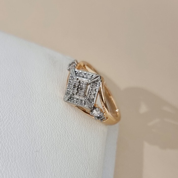 Кольцо 20 р Каталог >> Бижутерия >> Ювелирная бижутерия коллекция "Дубай" покрытие позолота, вставка: цирконы, цвет: прозрачный, арт.414.516-20 414.516-20