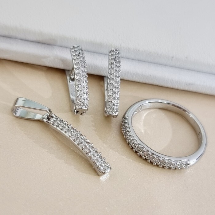 Комплект ювелирной бижутерии коллекция "Дубай" серьги, кулон и кольцо 20 р, покрытие посеребрение, вставка: цирконы, цвет: прозрачный, арт.414.466-20 414.466-20