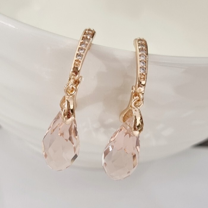 Серьги с кристаллом под Swarovski Каталог >> Бижутерия >> Ювелирная бижутерия коллекция "Дубай", покрытие позолота, цвет: розовый, арт.414.479 414.479