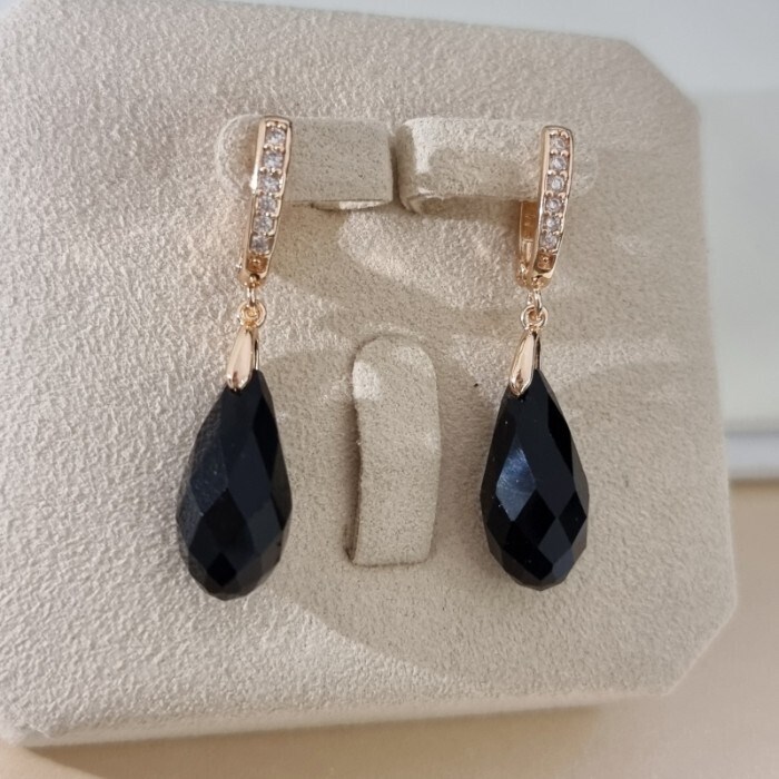 Серьги с кристаллом под Swarovski Каталог >> Бижутерия >> Ювелирная бижутерия коллекция "Дубай", покрытие позолота, цвет: черный, арт.414.472 414.472
