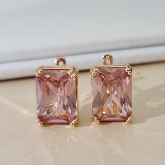 Серьги Каталог >> Бижутерия >> Ювелирная бижутерия с крупным камнем коллекция "Дубай", покрытие позолота, вставка: стекло, цвет: розовый, арт.313.513 313.513