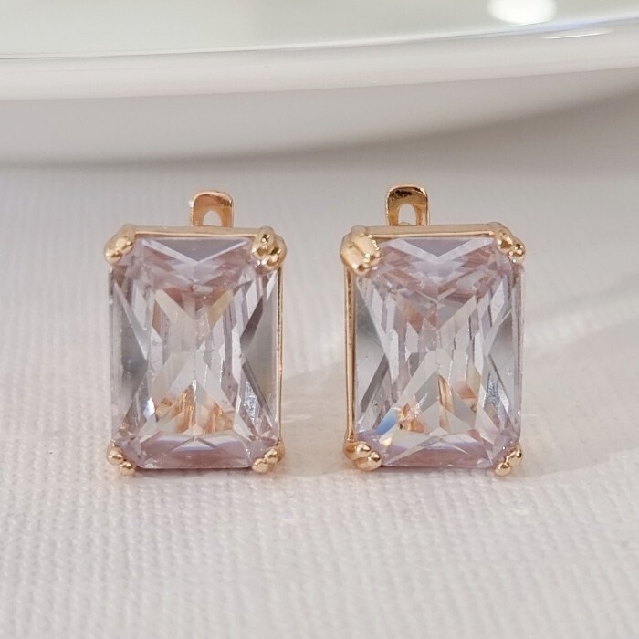 Серьги Каталог >> Бижутерия >> Ювелирная бижутерия с крупным камнем коллекция "Дубай", покрытие позолота, вставка: стекло, цвет: прозрачный, арт.313.518 313.518