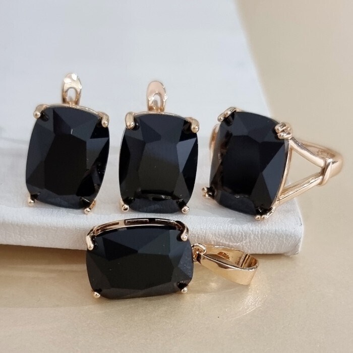 Комплект ювелирной бижутерии коллекция "Дубай" серьги, кулон и кольцо 19 р, покрытие позолота, вставка: стекло, цвет: черный, арт.313.471-19 313.471-19