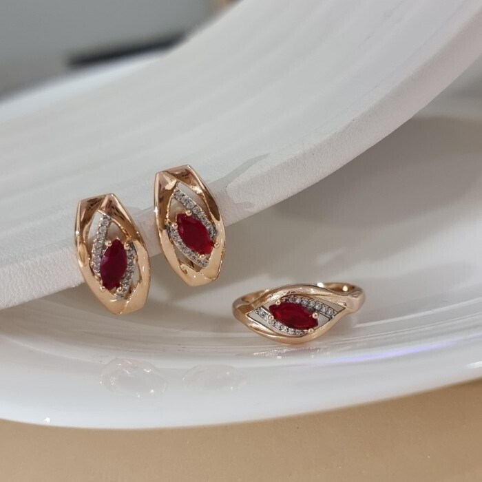 Комплект ювелирной бижутерии коллекция "Дубай" серьги и кольцо 20 р, покрытие позолота, вставка: фианиты и цирконы, цвет: рубиновый и прозрачный, арт.215.680-20 215.680-20