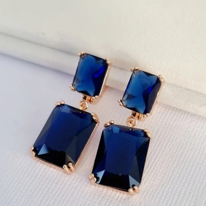 Серьги висячие с крупным камнем Каталог >> Бижутерия >> Ювелирная бижутерия коллекция "Дубай", покрытие позолота, вставка: стекло, цвет: синий, арт.313.404 313.404