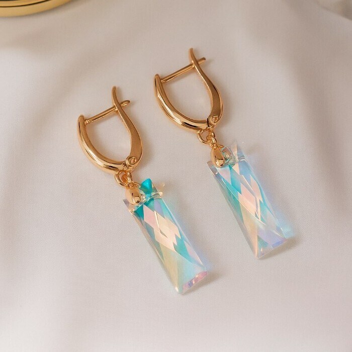 Серьги с камнем под Swarovski Каталог >> Бижутерия >> Ювелирная бижутерия коллекция "Дубай", покрытие позолота, цвет: перламутровый, арт.414.378 414.378