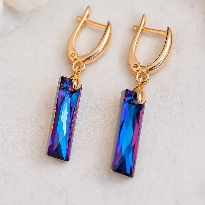 Серьги с камнем под Swarovski Каталог >> Бижутерия >> Ювелирная бижутерия коллекция "Дубай", покрытие позолота, цвет: фиолетовый с синим, арт.414.379 414.379