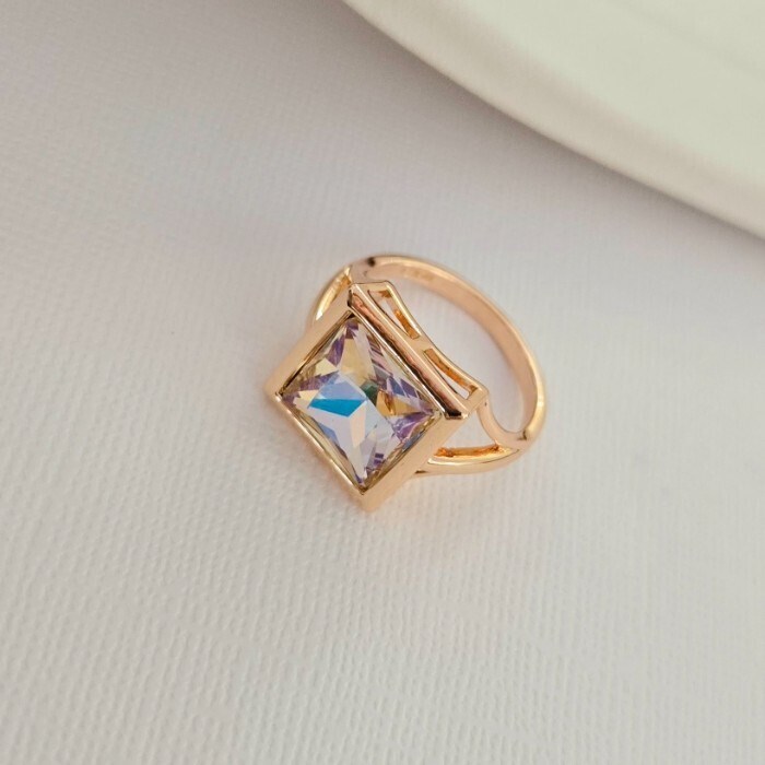 Кольцо 19 р Каталог >> Бижутерия >> Ювелирная бижутерия коллекция "Дубай", покрытие позолота, вставка: фианит, цвет: хамелеон, арт.414.111-19 414.111-19