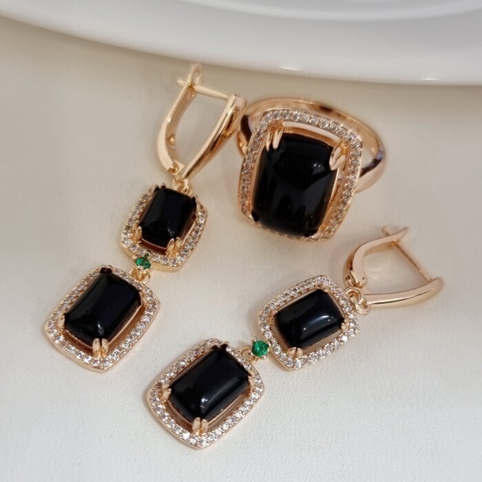 Комплект ювелирной бижутерии коллекция "Дубай" серьги и кольцо 18 р, покрытие позолота, вставка: фианиты и искусственный камень, цвет: черный и прозрачный, арт.313.162-18 313.162-18