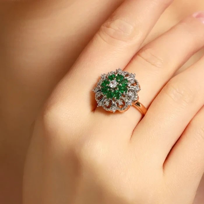 Кольцо цветок 18 р Каталог >> Бижутерия >> Ювелирная бижутерия Дубайское золото покрытие позолота, вставка: фианиты, цвет: зеленый, арт.314.629-18 314.629-18