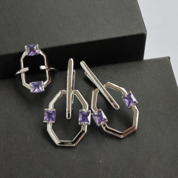 Комплект ювелирной бижутерии, серьги и кольцо 18 р, покрытие посеребрение, вставка: фианиты, цвет: фиолетовый, арт.213.729-18 213.729-18