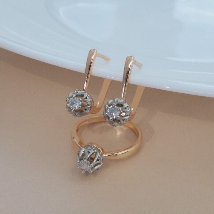 Комплект ювелирной бижутерии Дубайское золото серьги и кольцо 18 р, покрытие позолота, вставка: фианиты, цвет: прозрачный, арт.213.683-18 213.683-18