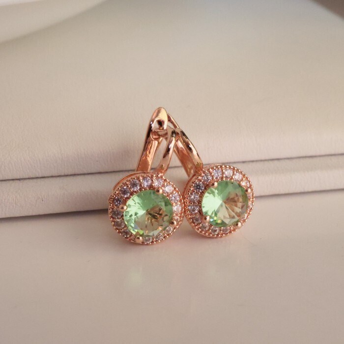 Серьги с круглым камнем Каталог >> Бижутерия >> Ювелирная бижутерия коллекция "Дубай" покрытие позолота, вставка: фианиты, цвет: светло-зеленый, арт.314.234 314.234