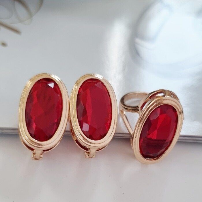 Комплект украшений Каталог >> Бижутерия >> Ювелирная бижутерия Дубайское золото серьги и кольцо, покрытие позолота, вставка: камень, цвет: рубин, р р 17, арт.215.057-17 215.057-17
