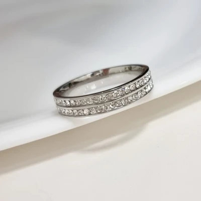 Кольцо Каталог >> Бижутерия >> Ювелирная бижутерия из стали, покрытие: посеребрение, вставка: фианиты, цвет: прозрачный, 16 р, арт.101.167-16 101.167-16