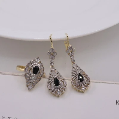 Комплект ювелирной бижутерии Итальянское золото (покрытие желтое 14к), серьги и кольцо 17 р, вставка: фианиты, цвет: черный, арт.213.389-17 213.389-17