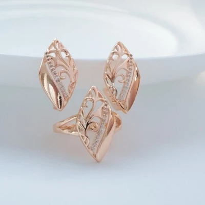 Комплект ювелирной бижутерии коллекция "Дубай" серьги и кольцо 20 р, покрытие позолота, вставка: фианиты, цвет: прозрачный, арт.314.059-20 314.059-20