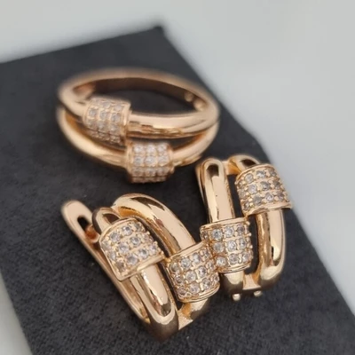 Комплект ювелирной бижутерии Дубайское золото покрытие позолота, серьги и кольцо 19 р, вставка: фианиты, цвет: прозрачный, арт.213.260-19 213.260-19