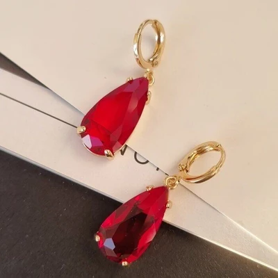 Серьги Каталог >> Бижутерия >> Ювелирная бижутерия крупные под золото, красный камень, арт.001.557 001.557