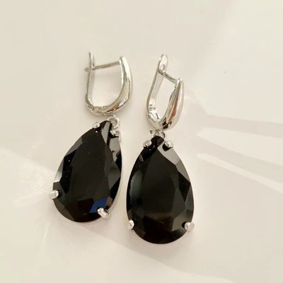 Серьги Каталог >> Бижутерия >> Ювелирная бижутерия крупные под серебро, черный камень, арт.001.554 001.554