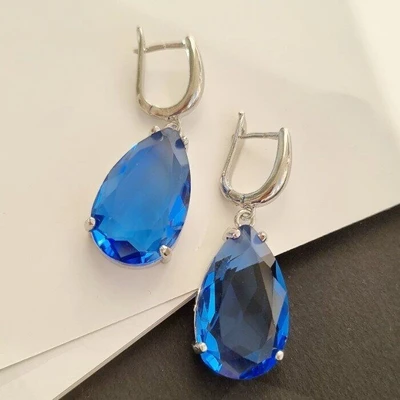 Серьги Каталог >> Бижутерия >> Ювелирная бижутерия крупные под серебро, темно-синий камень, арт.001.553 001.553