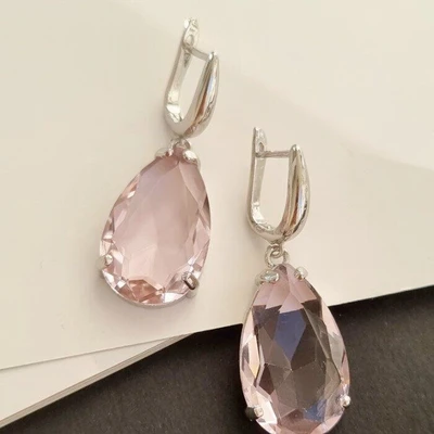 Серьги Каталог >> Бижутерия >> Ювелирная бижутерия крупные под серебро, нежно-розовый камень, арт.001.551 001.551