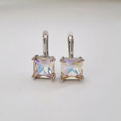 Серьги Каталог >> Бижутерия >> Ювелирная бижутерия посеребрение, фианит перламутрового цвета, арт. 947.166 947.166