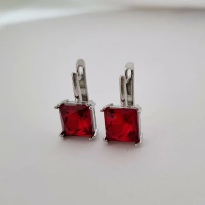 Серьги Каталог >> Бижутерия >> Ювелирная бижутерия посеребрение, фианит красного цвета, арт. 947.158 947.158