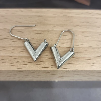 Серьги из стали геометрической формы Каталог >> Бижутерия >> Ювелирная бижутерия, покрытие: посеребрение, арт. 847.466 847.466