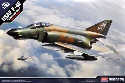 12133  авиация  USAF F-4E "Vietnam War"  (1:32) 8809258927020