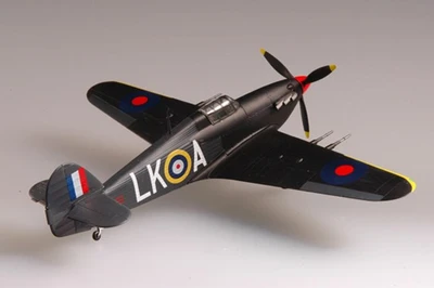37245  авиация  "Харрикейн" MkII 87 командир эскадры 1940/1941 гг. (1:72) 9580208372457