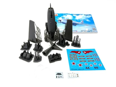 KMP72001K  авиация  Истребитель M&G-9 с 3д декалью Quinta  (1:72) 2000002165712