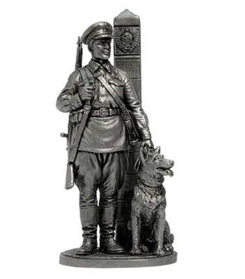 WW2-23  миниатюра  Младший сержант Пограничных войск НКВД с собакой, 1941 г. СССР 2000000091549