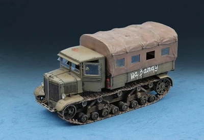 07110  техника и вооружение  Soviet Voroshilovets Tractor  (1:72) 9580208071107