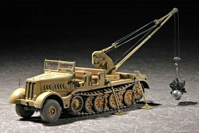 07253  техника и вооружение  Sd.Kfz. 9/1 Early Version Drehkran 6t auf Zugkraftwagen 18t  (1:72) 9580208072531
