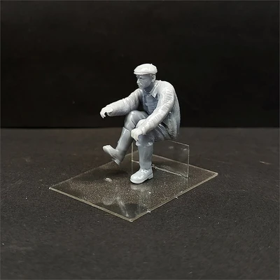 DMS-35218  фигуры  Тракторист АСХТЗ-НАТИ  (1:35) 2000002177302
