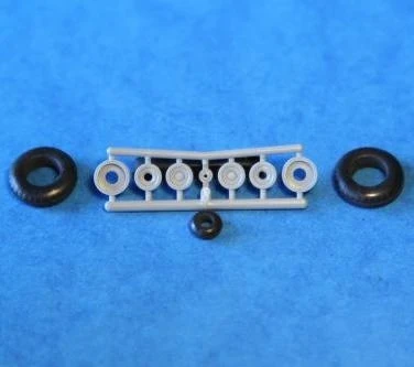 4805  дополнения из пластика  Rubber Wheels. L@-5/7. LaGG-3. I-185. Y@K-7/9.  (1:48) 2000000128856
