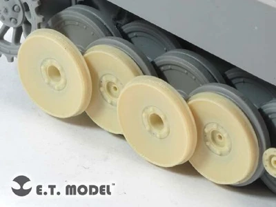 ER35-032  дополнения из смолы  Dameged Road Wheels for Tiger I Early for Dragon (4 шт.)  (1:35) 2000002168720