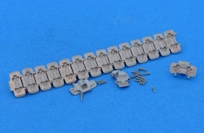 MTL-35186  траки наборные  Matilda, плоский тип с приваренными грунтозацепами  (1:35) 2000002043171
