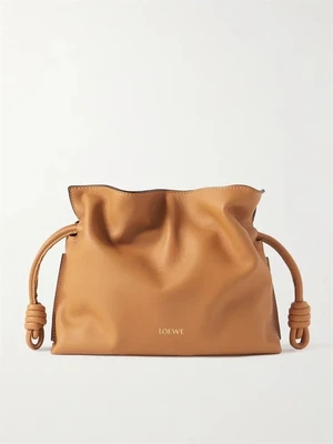 Миниатюрный кожаный клатч Flamenco LOEWE, коричневый 47323640