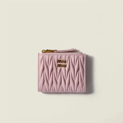 Маленький кошелек из кожи наппа Matelassé MIU MIU, розовый 47369635