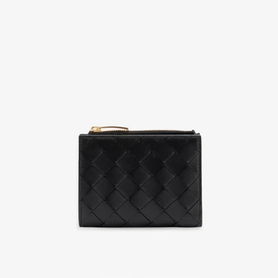 Кожаный кошелек двойного сложения на молнии Intrecciato Bottega Veneta, черный 6420664
