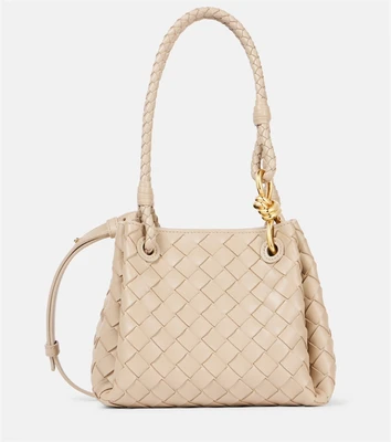 Сумка-тоут из кожи Intrecciato Parachute Small Bottega Veneta, Ecru-Muse Brass 25641260