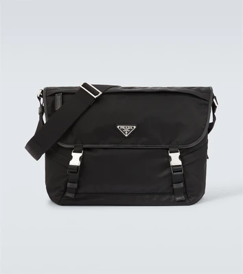 Сумка-мессенджер из Re-Nylon с кожаными деталями Prada, черный 25642127