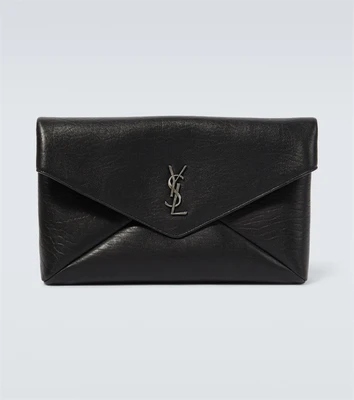 Кожаный клатч с монограммой Saint Laurent, черный 5935189