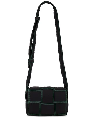 Сумка Small Padded Cassette Bottega Veneta, цвет Black & Parakeet 20095090