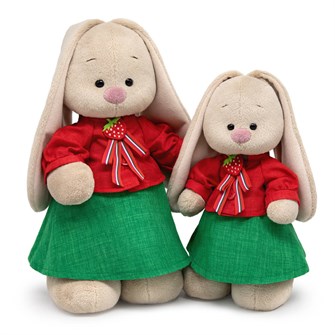 {{photo.Alt || photo.Description || 'Зайка Ми в костюме с земляничкой'}}