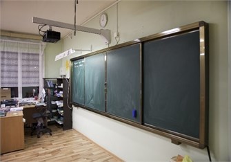 {{photo.Alt || photo.Description || 'Рельсовая раздвижная доска Просигма (рамная, настенная, 4 доски) ✅'}}